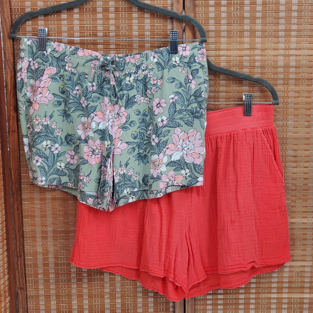 ☆☆ Lot Of Two Pair Floral Green and Coral Shorts Set Size Small/Medium Loft